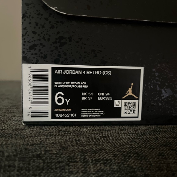 Air Jordan 4 Retro, size 6Y. Like new, barely worn - Picture 3 of 4